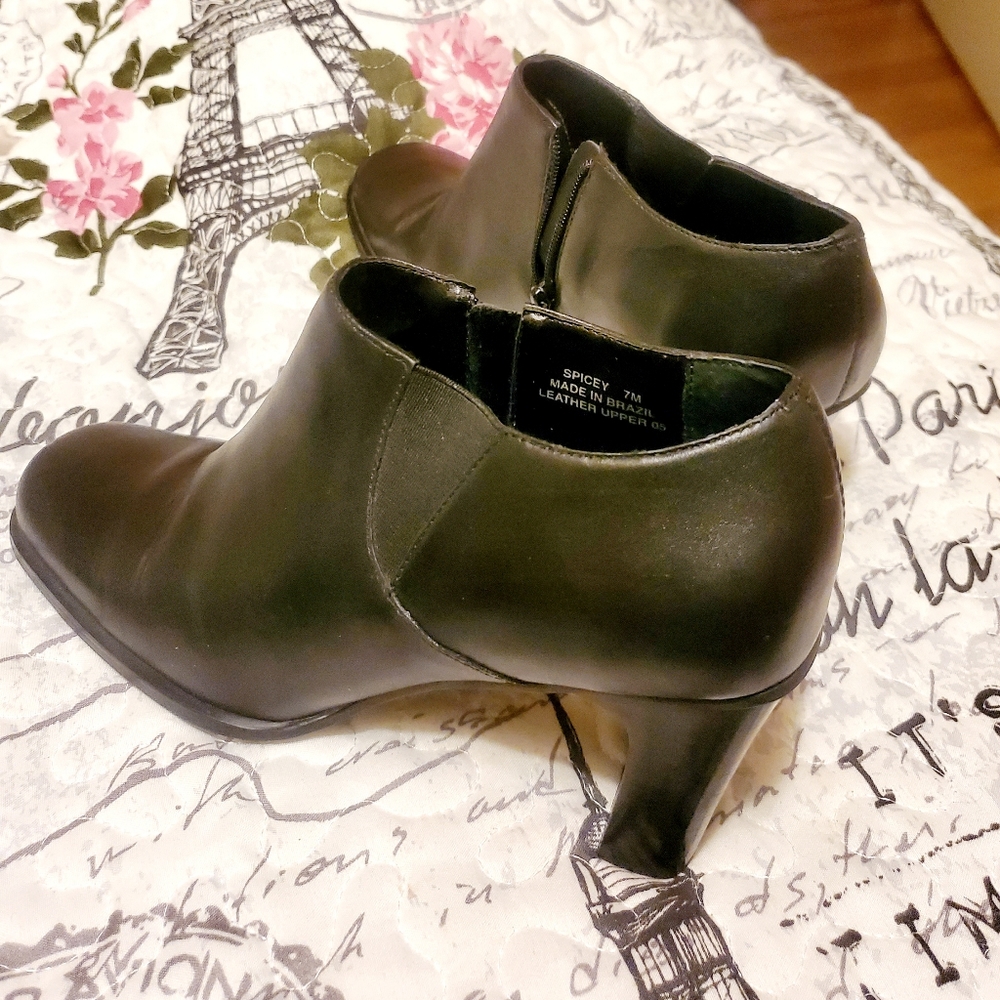 TWO pair Hilliard & Hanson Dress Shoes, low 👠 heel. 2 pair black size 7M.